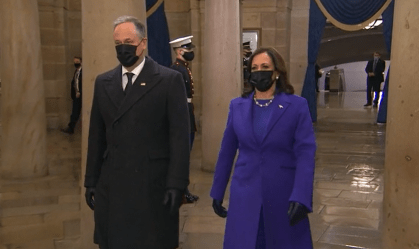 Kamala Harris e Doug Emhoff chegam para evento de posse em Washington