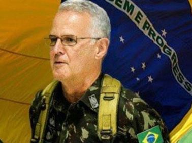 O general Geraldo Antonio Miotto