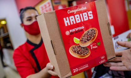 Habib's "homenageia" concorrentes de fast-food com esfihas temáticas