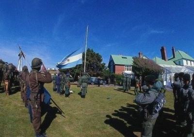 Grupo de soldados argentinos. País reivindica soberania nas Ilhas Malvinas