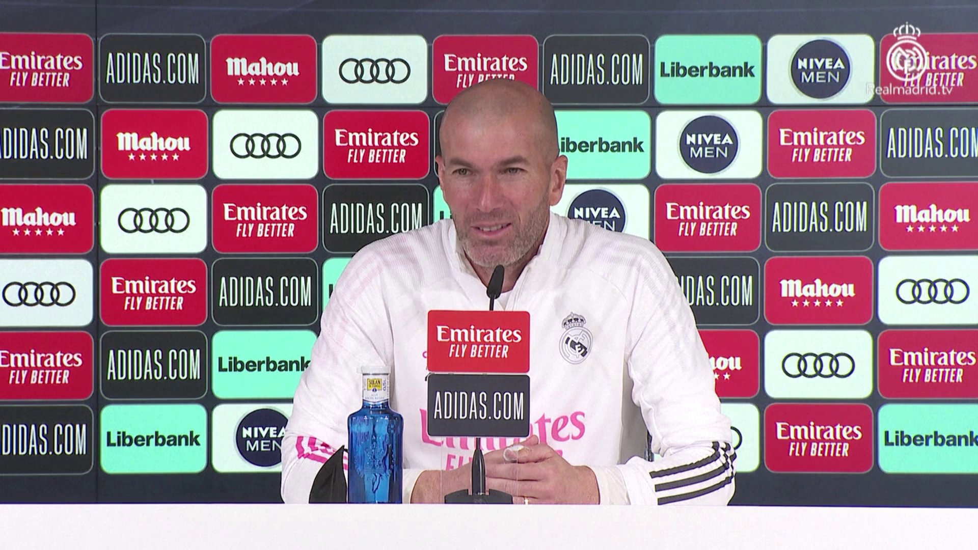 Zidane, treinador do Real Madrid, testou positivo para Covid-19