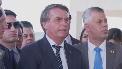 Jair Bolsonaro sobre as vacinas contra a Covid-19 a jornalistas
