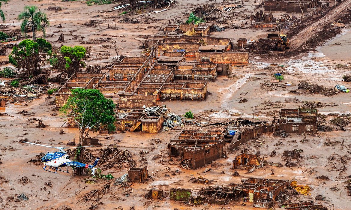 Quebra da barragem da mina Córrego do Feijão, em Brumadinho (MG) • Foto: Antonio Cruz/Agência Brasil