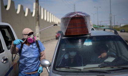 Ministro do Equador fala em 'aumento sem precedentes' de mortes em Guayaquil
