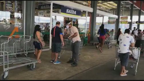 Manaus: população lota mercado com medo de lockdown (23 jan 2021)