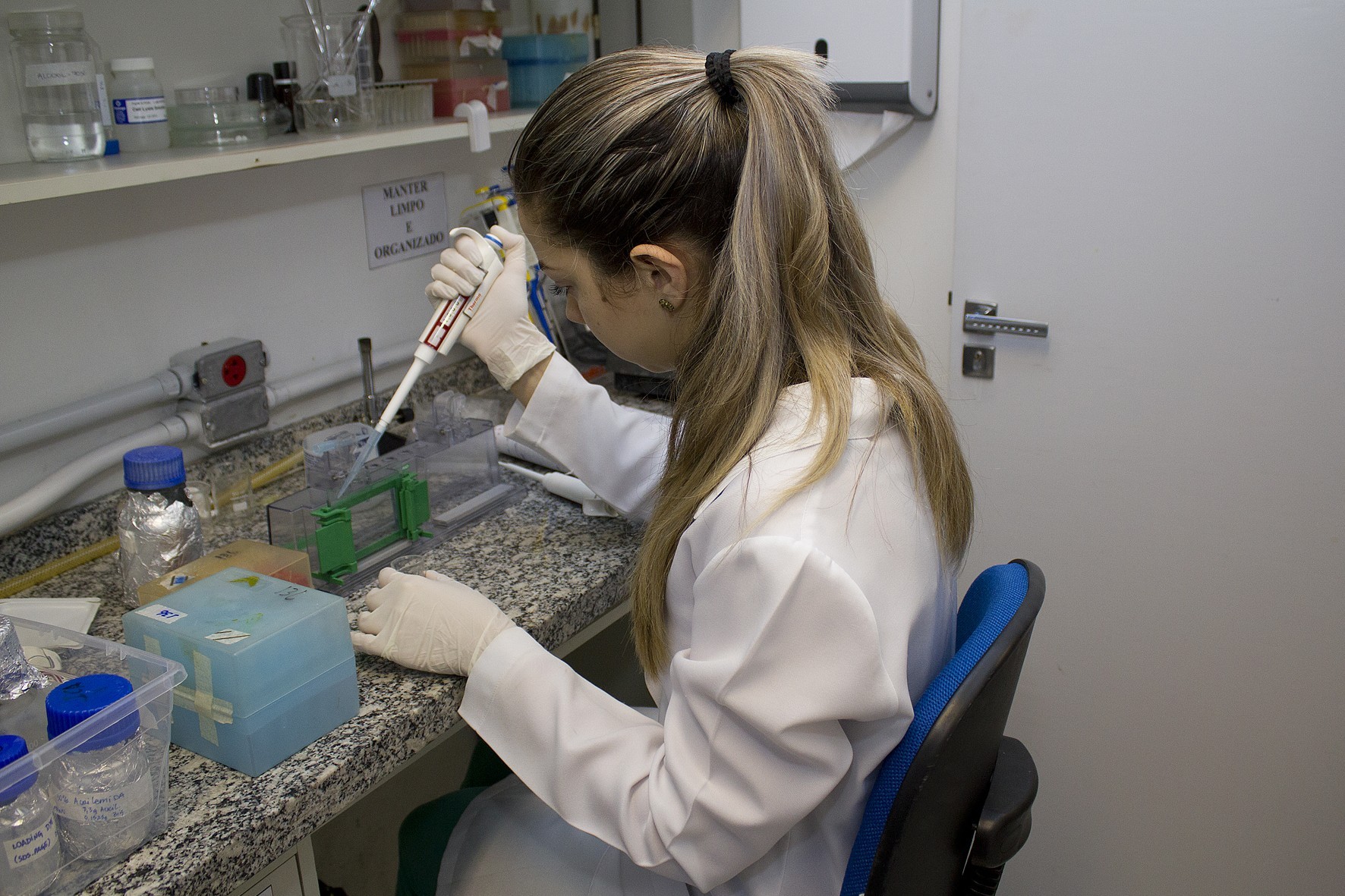 Laboratório de microbiologia da USP