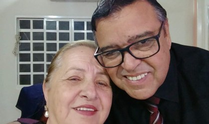 Justiça afasta secretário da Saúde que vacinou a própria esposa em Goiás
