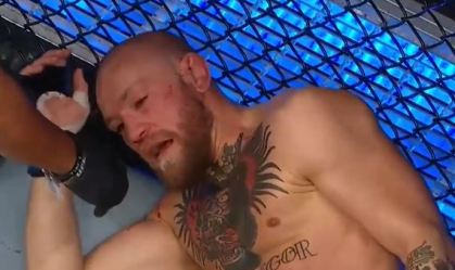 McGregor sofre 1º nocaute da carreira e volta ao UFC com derrota para Poirier