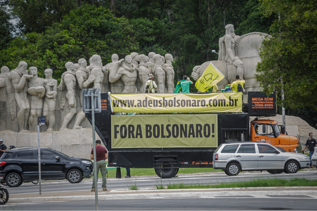 Manifestantes pedem o impeachment do presidente Jair Bolsonaro, nas ruas de São 