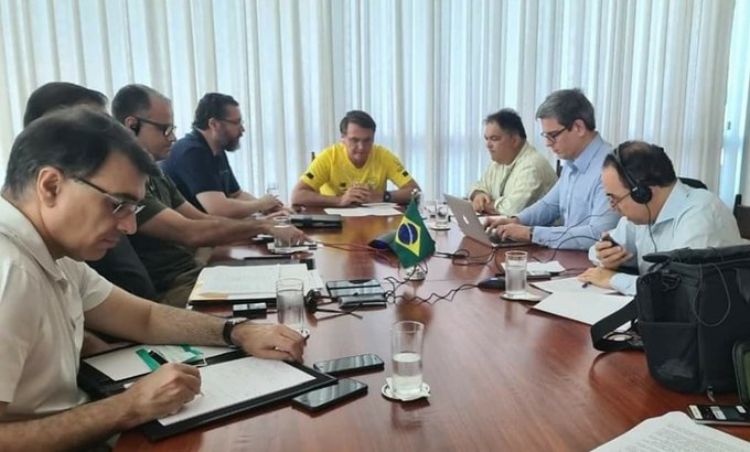 Bolsonaro em ligação com primeiro-ministro indiano
