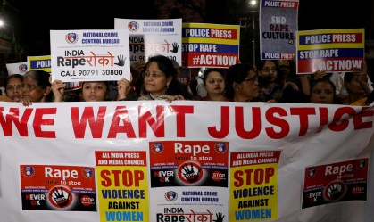 Mulheres indianas participam de protesto contra os casos de abuso sexual no país
