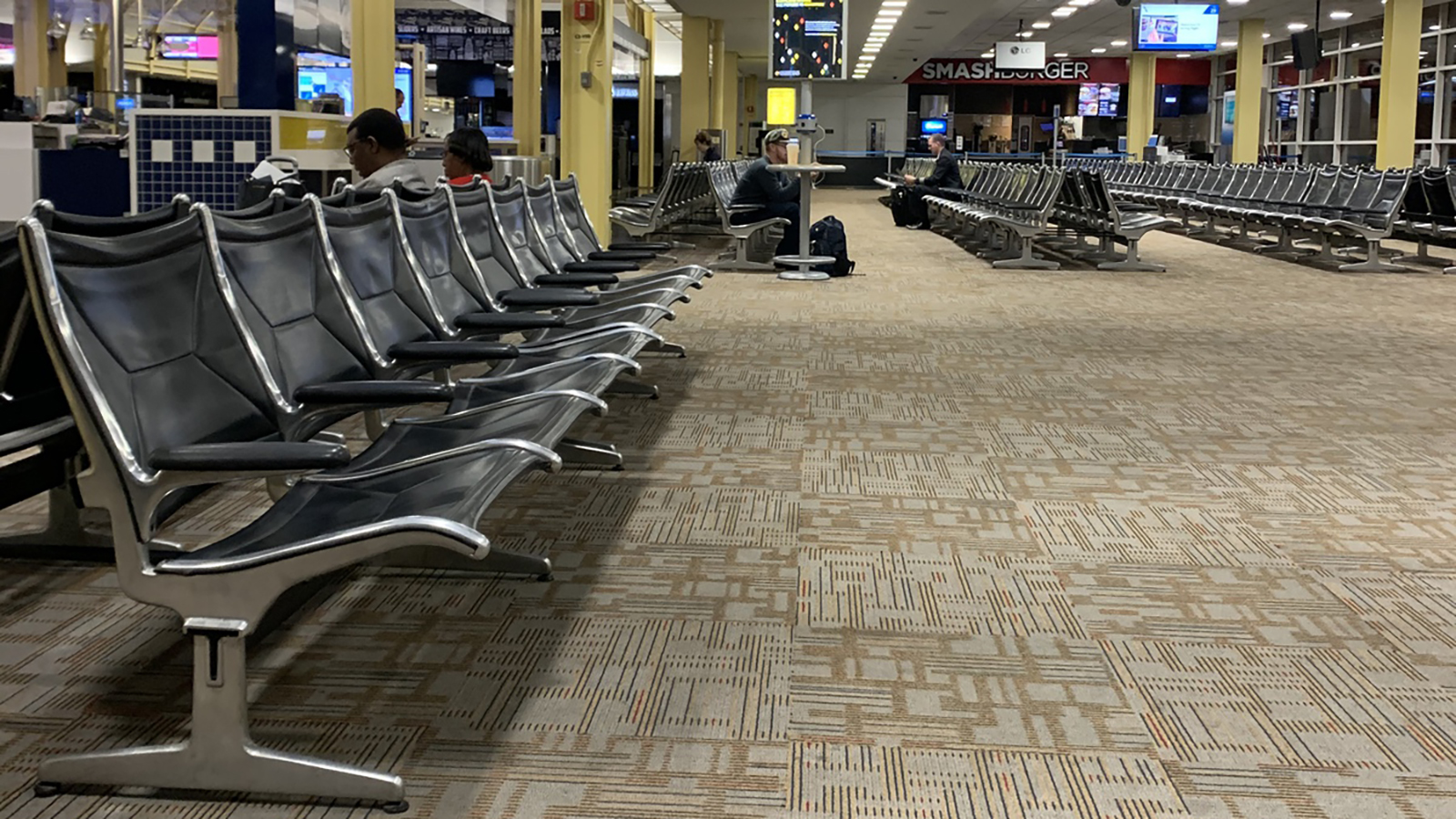 Aeroporto vazio nos EUA