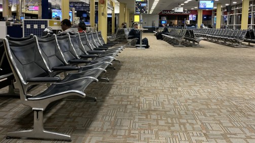 Aeroporto vazio nos EUA