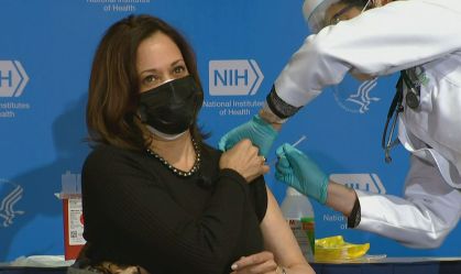 Kamala Harris, vice-presidente dos EUA, recebe 2ª dose de vacina contra Covid-19