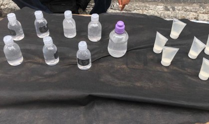 'Fabricado' em banheiros, álcool em gel clandestino tem até gel de cabelo