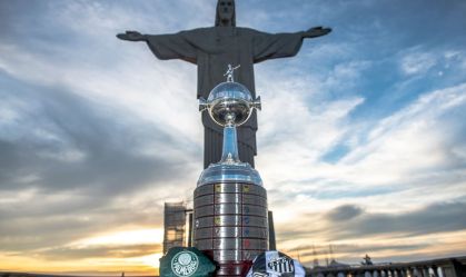 Taça da Libertadores 'visita' Cristo Redentor antes da final