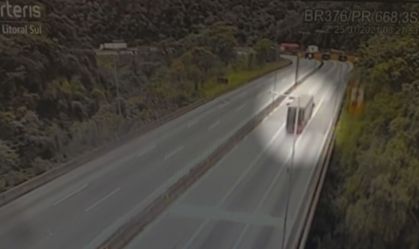 Imagens mostram acidente com ônibus que matou 19 pessoas em rodovia do Paraná