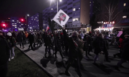 Manifestação na Polônia contra regras que praticamente proibiram aborto no país