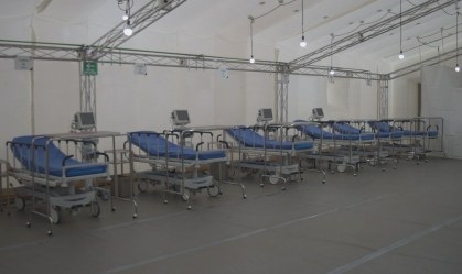 Shopping vira hospital e mais: as medidas de combate à COVID-19 pelo mundo