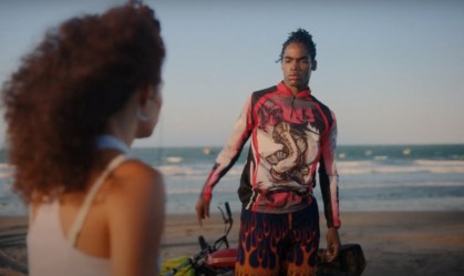 Selena Gomez lança clipe gravado no litoral do Ceará