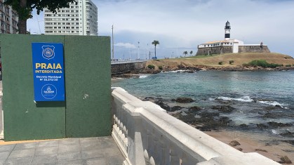 Praia de Salvador interditada por causa do coronavírus