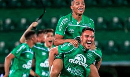 Chapecoense é campeã da Série B com gol no fim; Juventude sobe