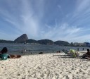"Leituraço" transforma Praia do Flamengo em biblioteca a céu aberto