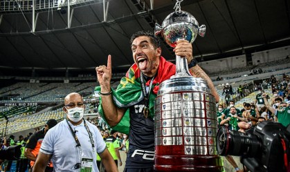 Abel Ferreira comemora título da Libertadores pelo Palmeiras