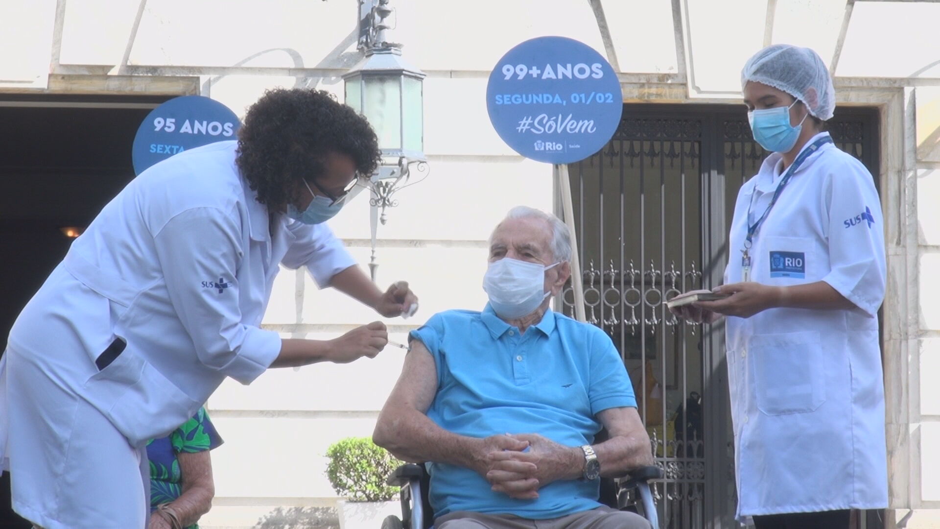 Idosos começam a ser vacinados no Rio de Janeiro (31 jan 2021)