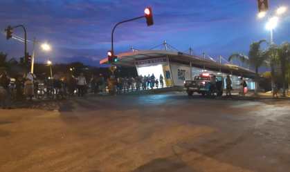 Passageiros foram pegos de supresa com paralisação de linhas do BRT no Rio