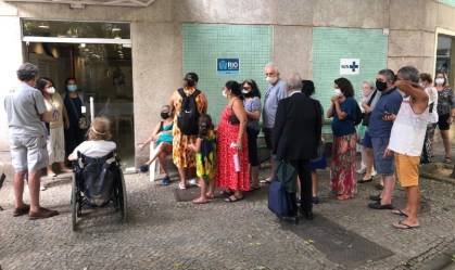 Após denúncia da CNN, RJ muda orientação para evitar ‘xepa da vacina’