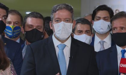 Lira apresenta a governadores cronograma de 455 milhões de vacinas até 2022