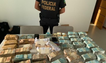 Agentes da Polícia Federal fazem operação no Espírito Santo
