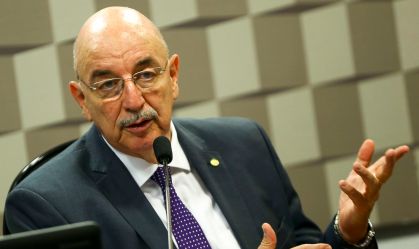 Osmar Terra recebe alta de hospital após 12 dias de tratamento da Covid-19