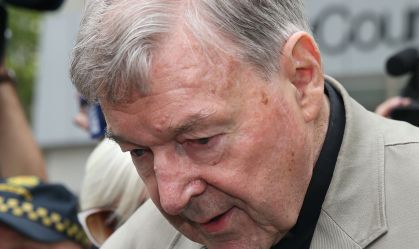 Ex-número 3 do Vaticano, George Pell tem condenação por abuso sexual anulada