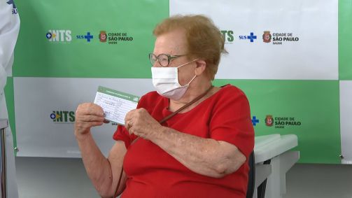Idosos com mais de 90 anos são vacinados contra Covid-19 em São Paulo (05.fev.21