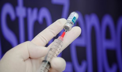 União Europeia interrompe pedidos por vacina da AstraZeneca contra a Covid-19