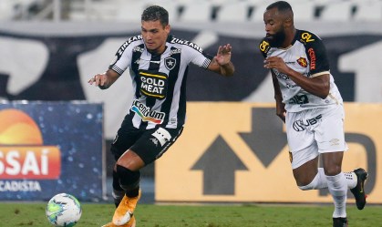 Botafogo perde em casa e é rebaixado com quatro rodadas de antecedência