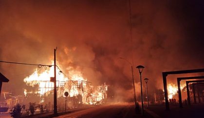 Manifestantes atacam prédios públicos em Panguipulli, no Chile