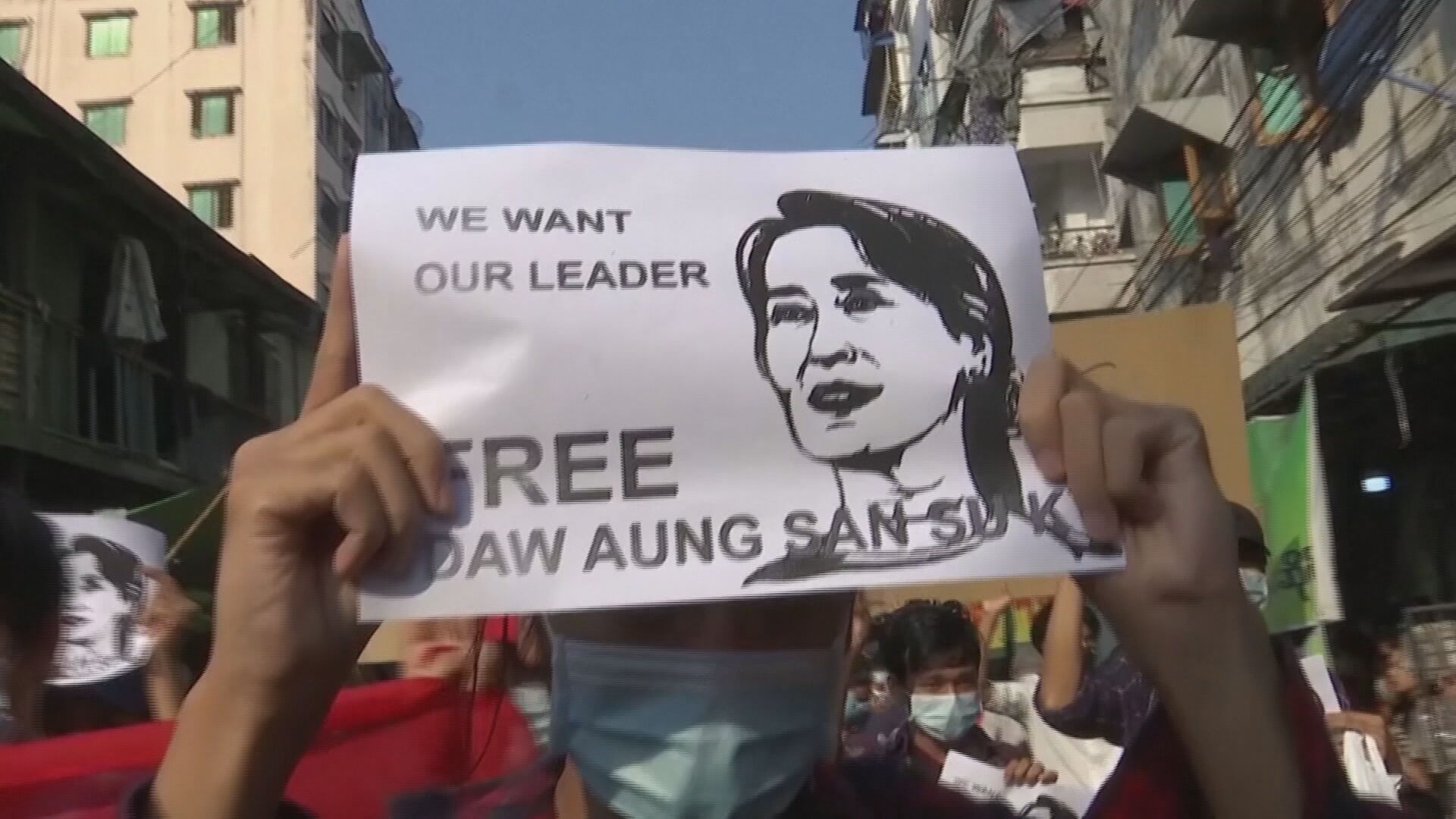 Manifestação em Mianmar clama pela liberdade da líder Aung San Suu Kyi