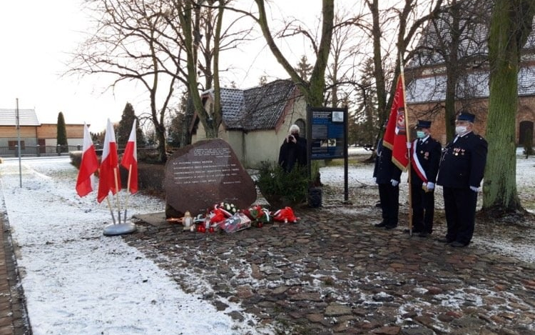 Homenagem em Stutthof, na Polônia, às vítimas do Holocausto