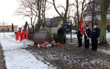 Homenagem em Stutthof, na Polônia, às vítimas do Holocausto