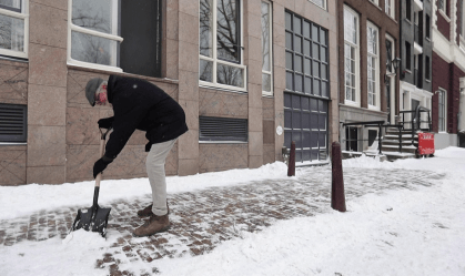 Tempestade de neve obriga Holanda a fechar centros de vacinação contra Covid-19