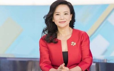 Após mil dias presa na China, família pede liberdade de âncora de TV australiana