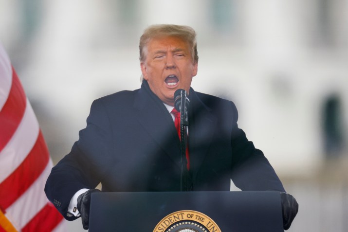 Donald Trump discursa a apoiadores antes de ataque ao Capitólio em Washington / Foto: Jim Bourg/Reuters (6.jan.2021)