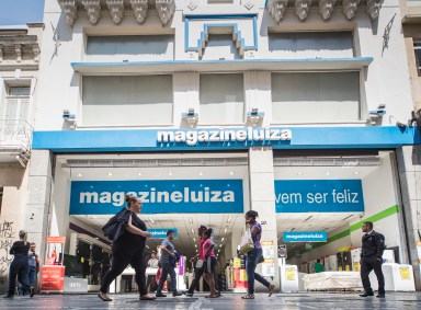 Fachada de loja do Magazine Luiza (Magalu)