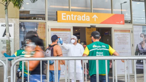 Agência de Fiscalização de Fortaleza monitora entrada de shopping na capital