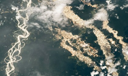 Imagem mostra o impacto da mineração de ouro na região de Madre de Dios, leste d