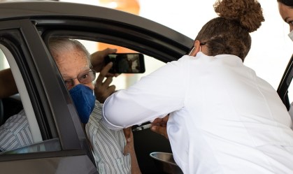 'É inadmissível que o Brasil não tenha desenvolvido uma vacina', diz médico