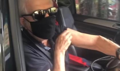 Aos 93 anos, Cid Moreira recebe primeira dose da vacina contra Covid-19